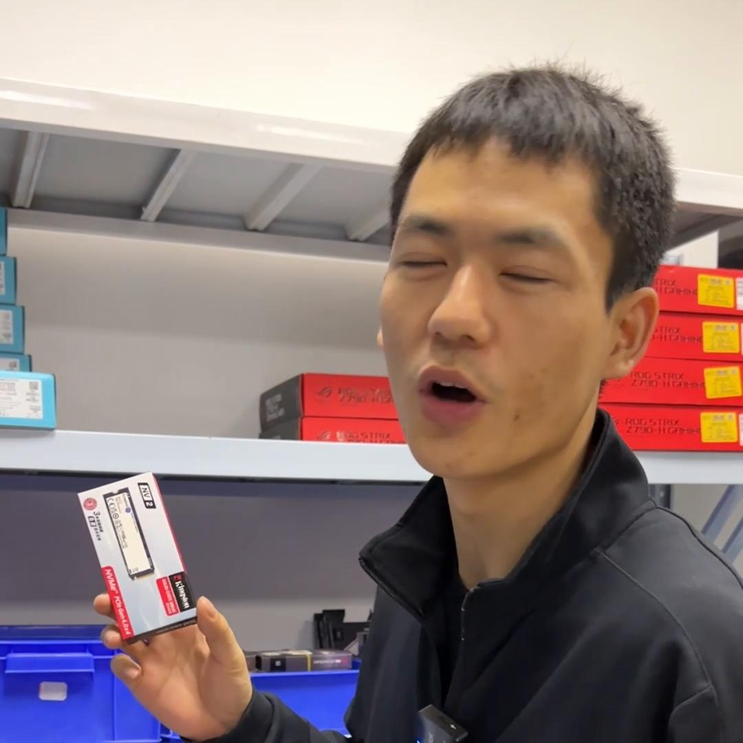 三十岁终于全款买下了第一台电脑,终于买了人生第一台电脑