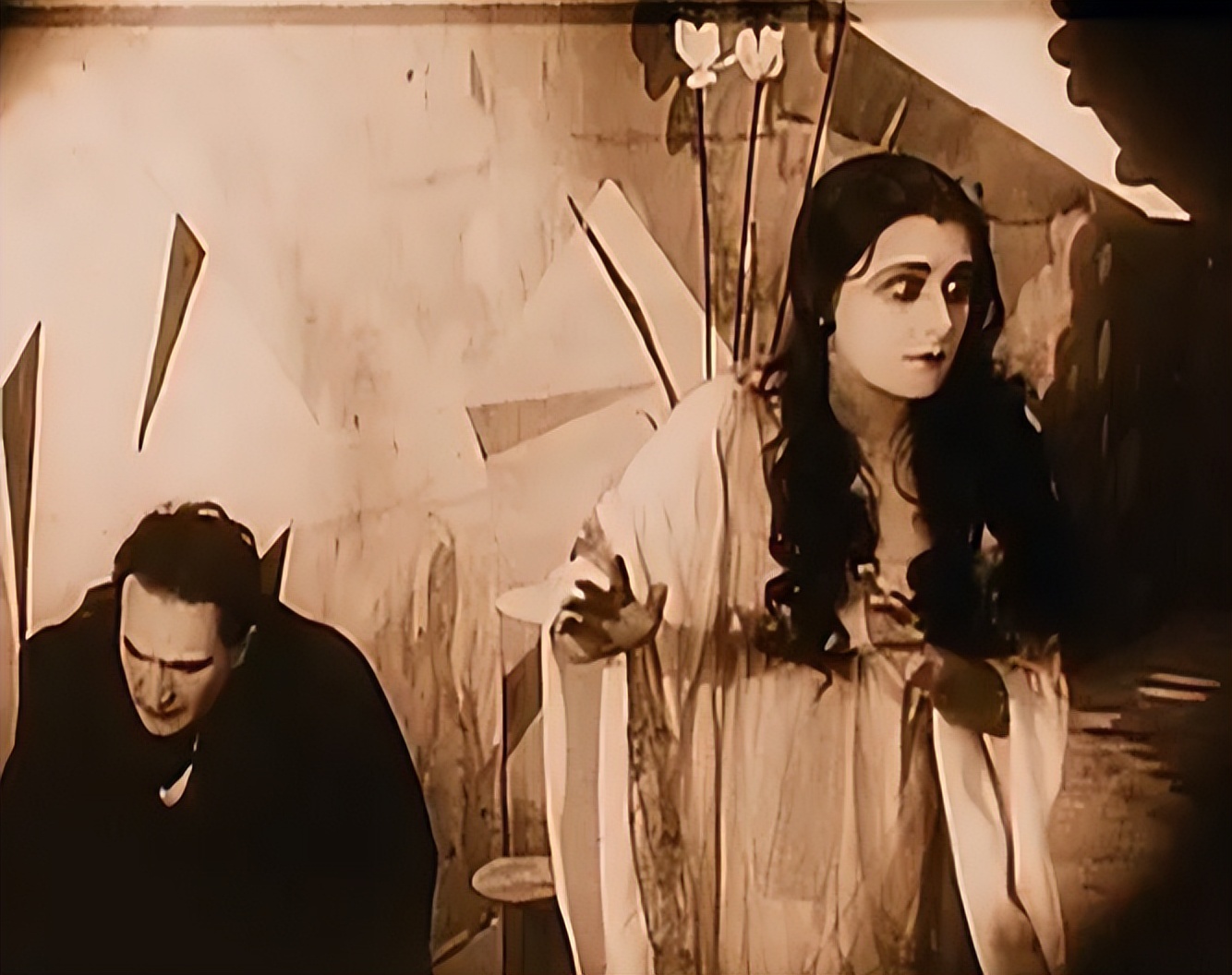 罗勃.韦恩导演用一部黑白电影,开创了德国表现主义电影的先河