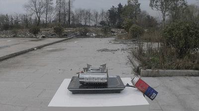 家中聚餐厨房突然爆炸,在吃饭时爆炸的尴尬瞬间