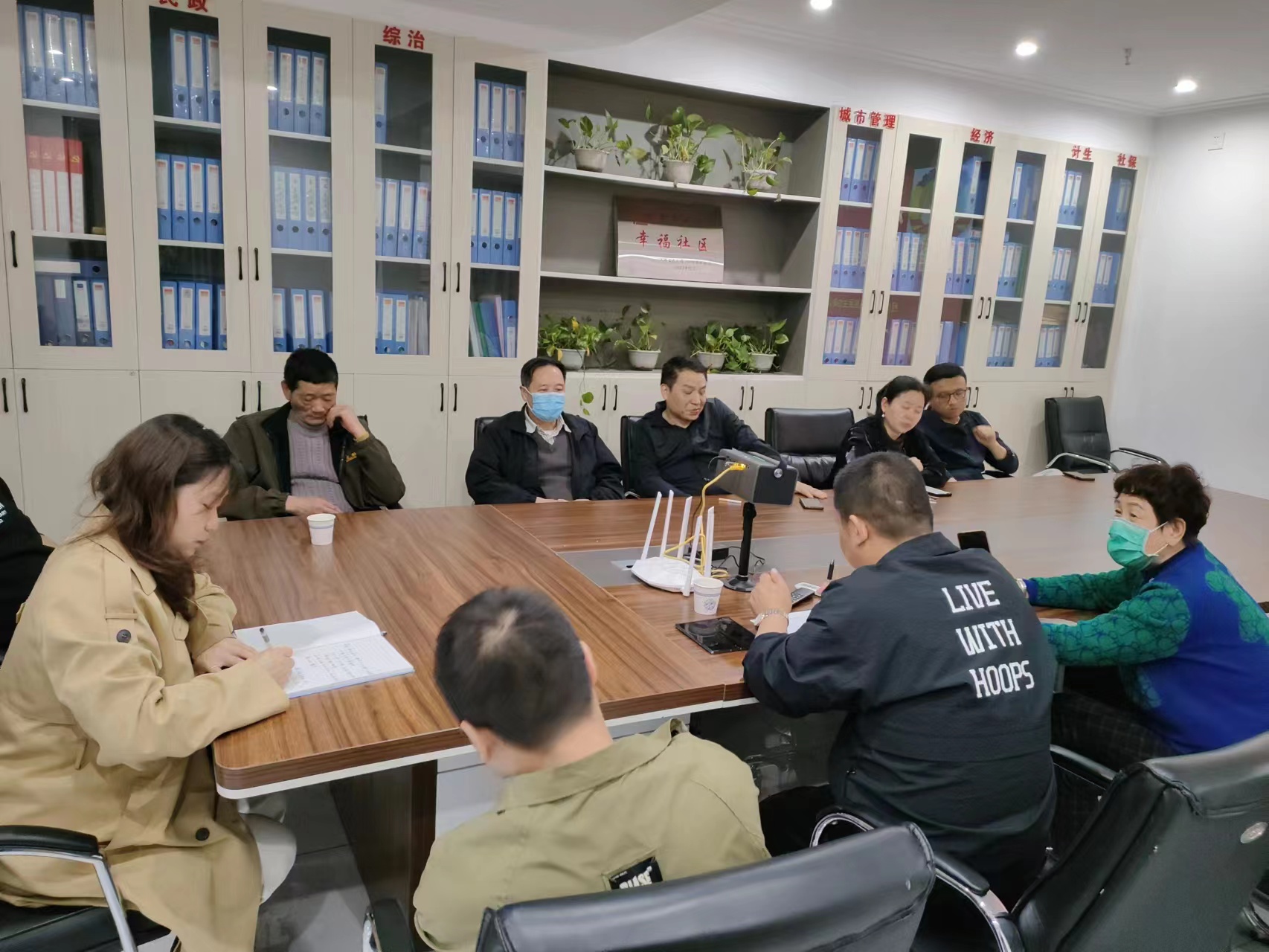 积极参与社区文明创建,积极建立美好社区