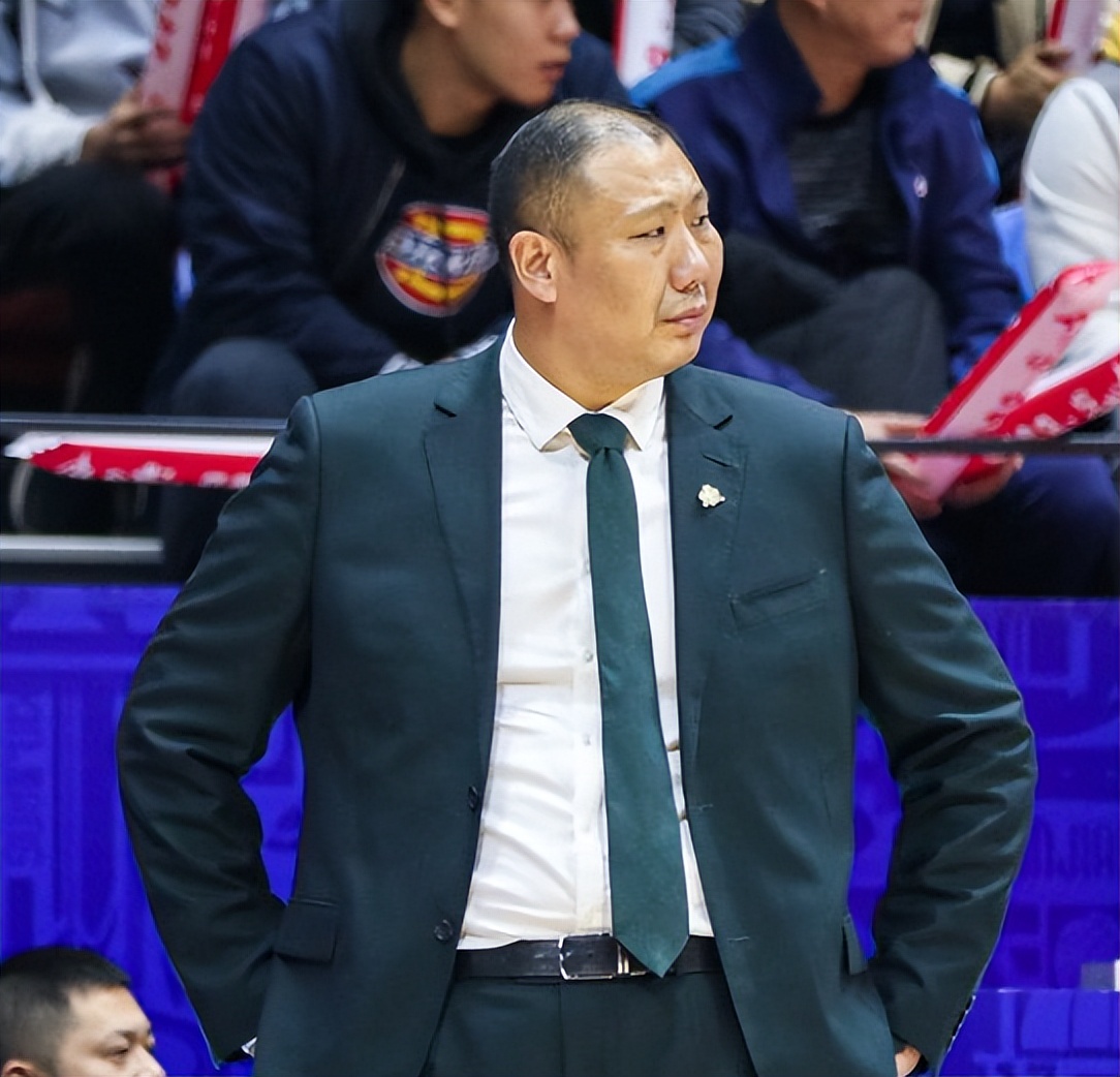 山东狂输北京36分，王晗还不如徐长锁，请卷铺盖走人，让丁伟挂帅