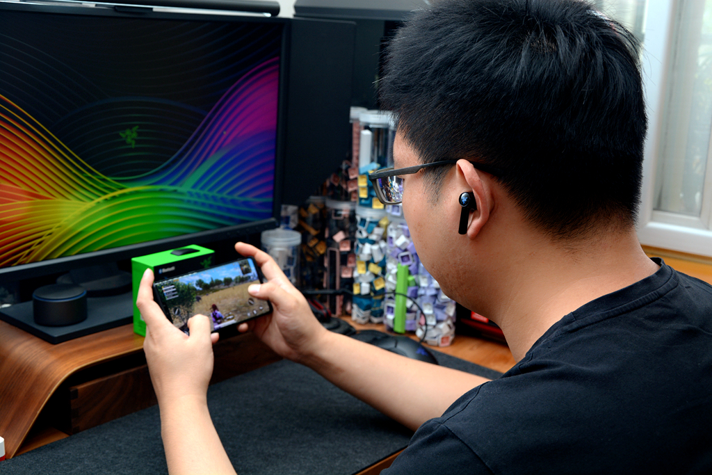 RGB灯、主动降噪，灯厂代表作，雷蛇战锤狂鲨真无线二代耳机开箱