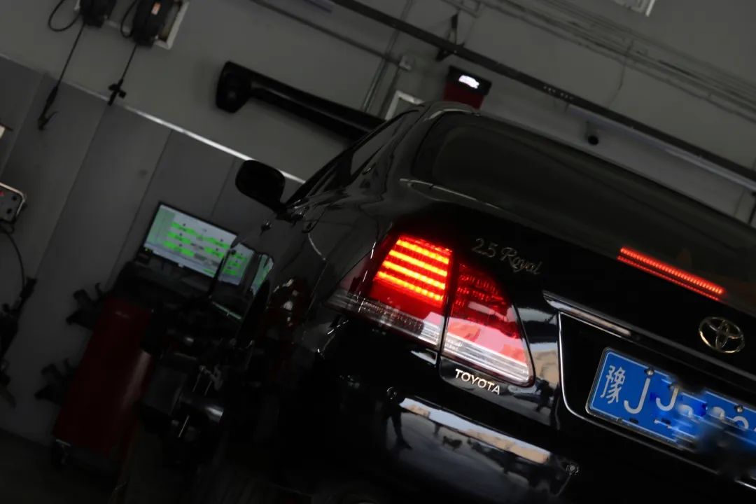 老皇冠全车翻新整备50000元,12代皇冠二手翻新要多少钱