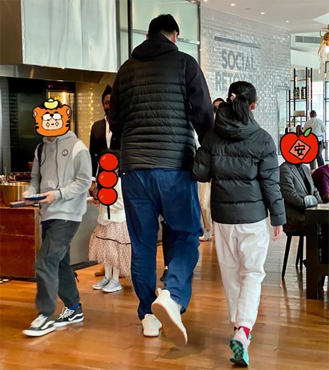 姚明和老婆叶莉成全场焦点,姚明妻子叶莉的简历