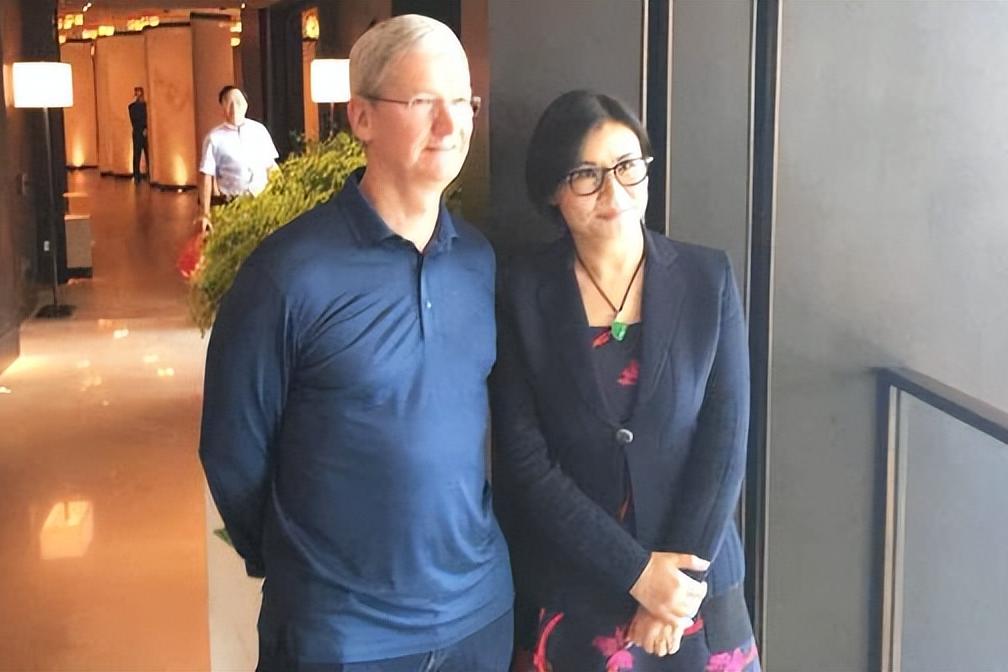 中国最牛打工妹逆袭成580亿女富豪,30岁打工妹的逆袭之路