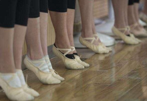 青岛大妈每天坚持踮脚,大妈坚持运动20年