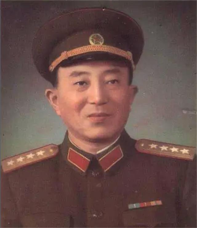 毛主席多次“戴口罩”外出，被认出后毫不避讳，与群众鱼水情深