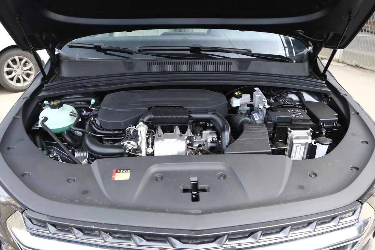 手握12万选家用车，要空间大，还要舒适，本田、五菱谁更懂国人？