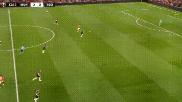 0-2爆冷英超卫冕欧冠输过保级球队,曼联最惨痛的比分