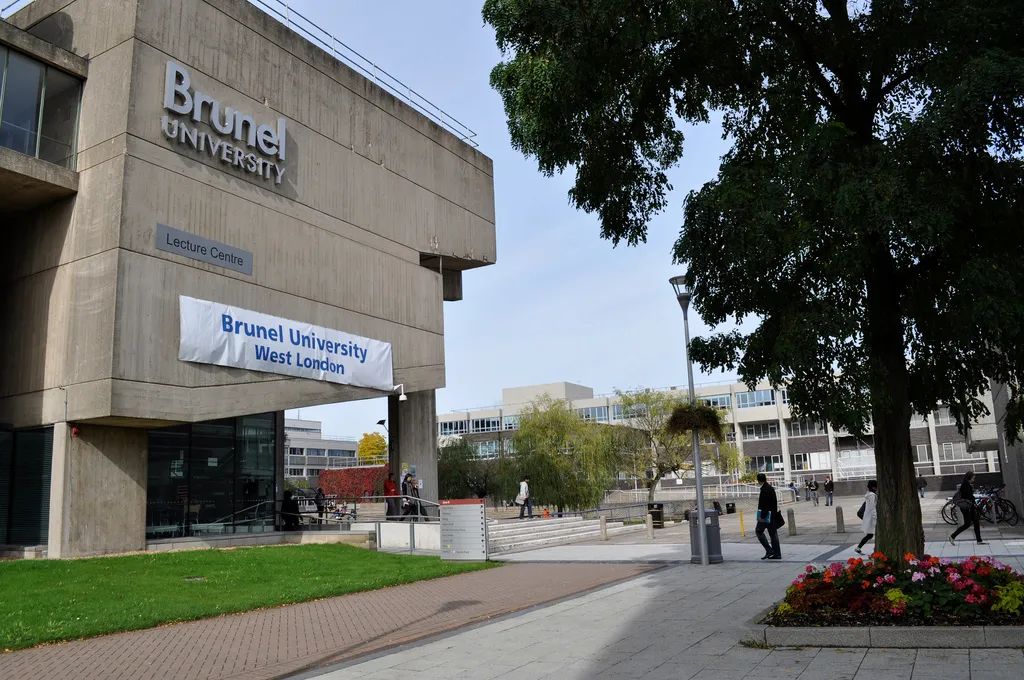 有多年工作经历的国内大专或专升本，最适合去直硕的两所英国大学