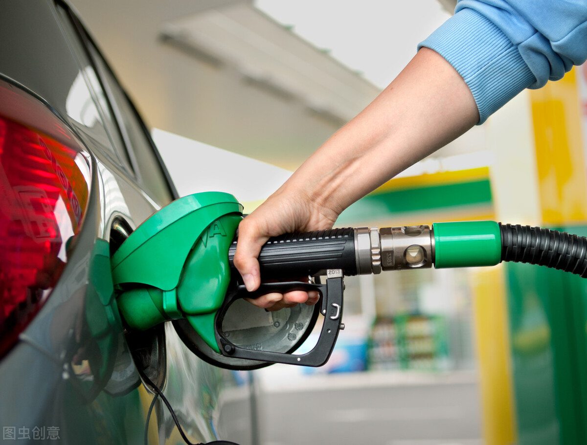 汽车百公里油耗怎样计算出来,汽车显示的百公里油耗是怎样算的