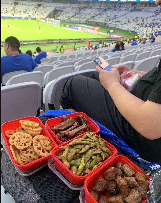 吴曦头球破门6:0,吴曦颠球传球