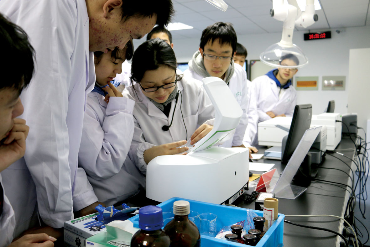 ai写作助手是哪款手机,ai写作助手免费版