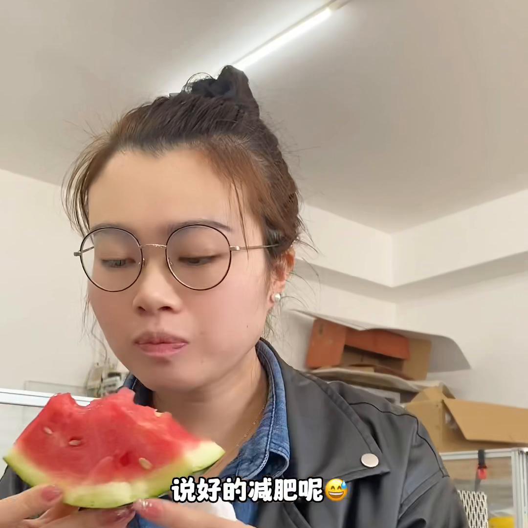 上海金山招聘包吃住工资8000以上,上海金山找工作文员