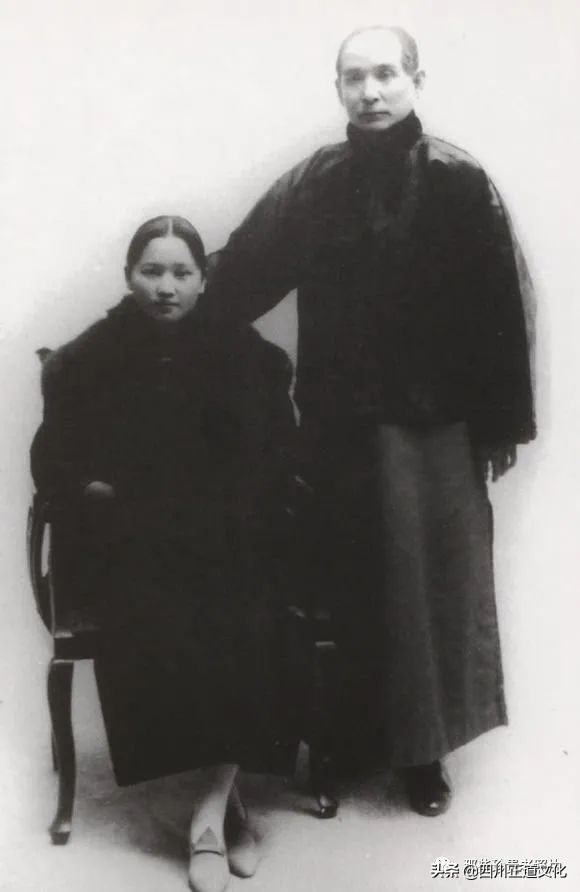 老照片纪念宋庆龄诞辰129周年