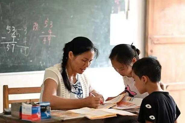 教师辞职领导极力挽留怎么回复,老教师主动辞职