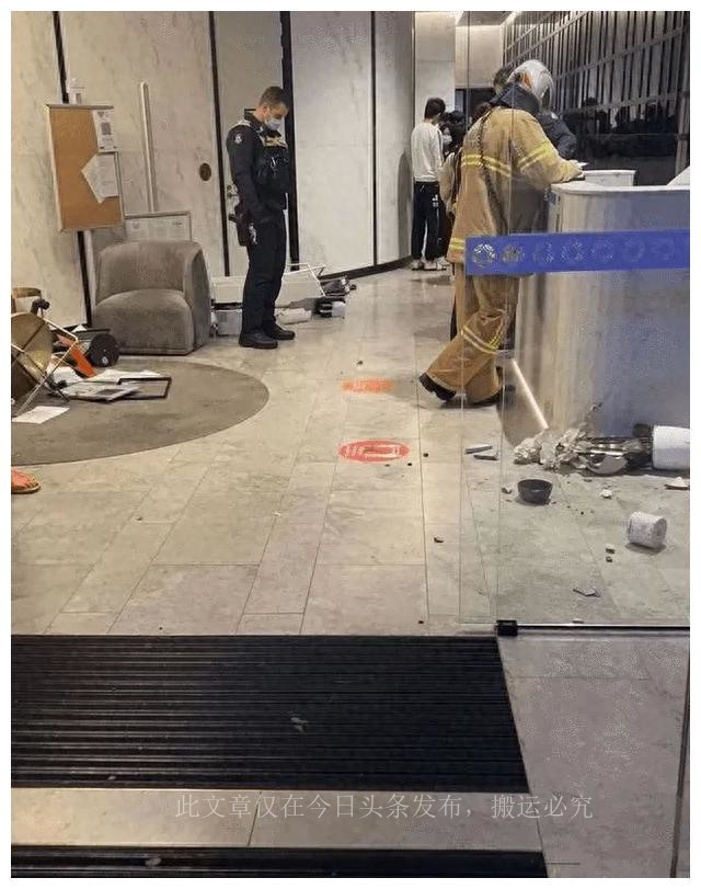 在公司当前台时，包工头到公司大闹，收拾闹事者的方法让我恐惧