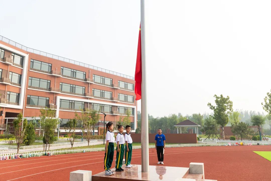 喜迎二十大奋进新征程大学,首都师范大学育新学校房山分校