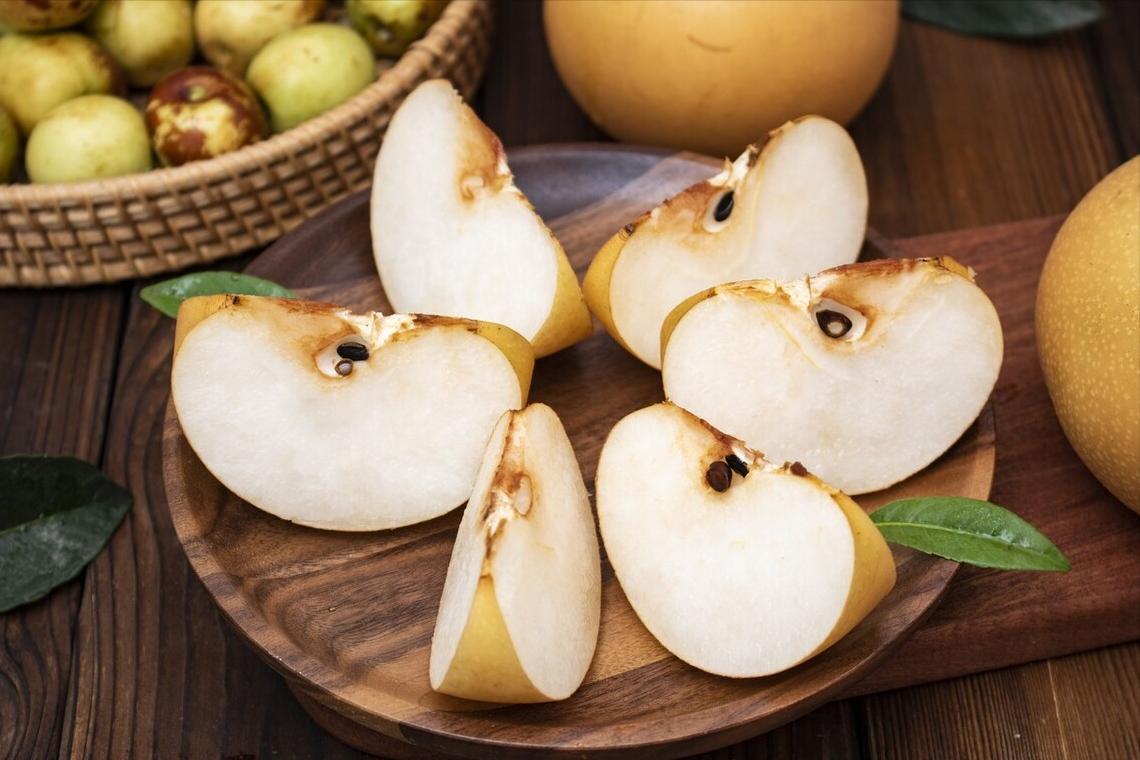 一*爆口**汁的秋月梨，是什么味道？它凭啥那么贵？背后有3个原因