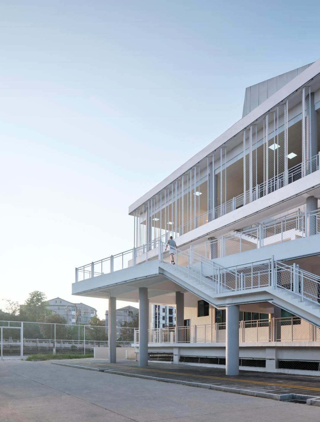 以靠建筑|交叠与转换:宜黄一中综合楼