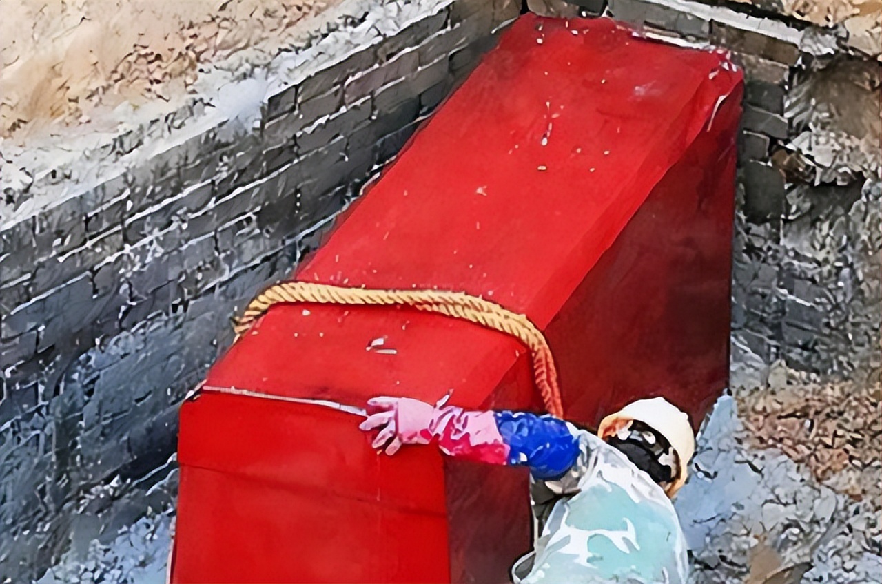 浙江老农翻建老宅竟再挖出天价宝,浙江老农翻新房子