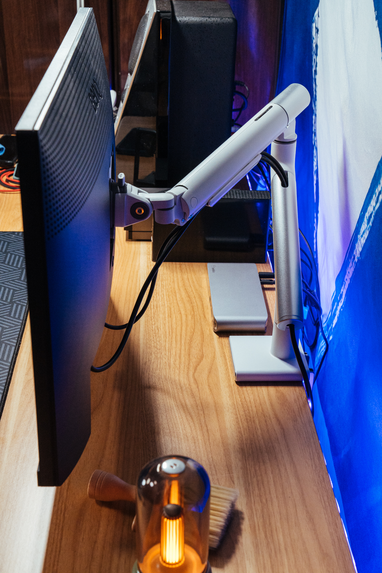 自己办公桌面布置,最简单的办公室桌面布置图