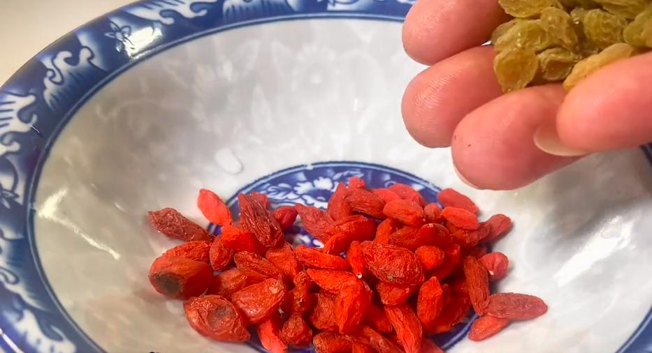 阳后刺激性咳嗽喝什么汤,阳了后咳嗽吃什么中药最见效