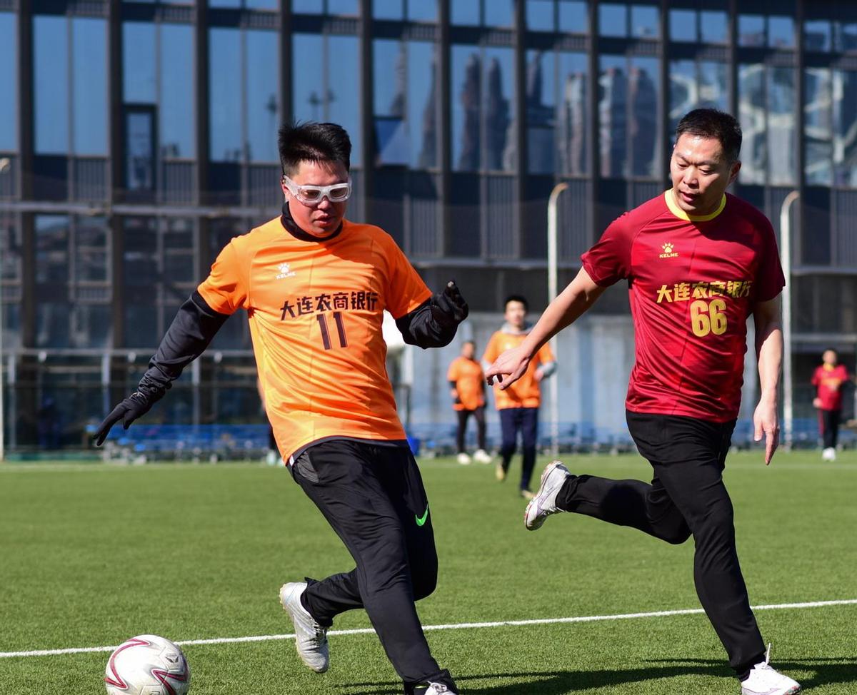 大连农商行足球,大连足球队员冬训