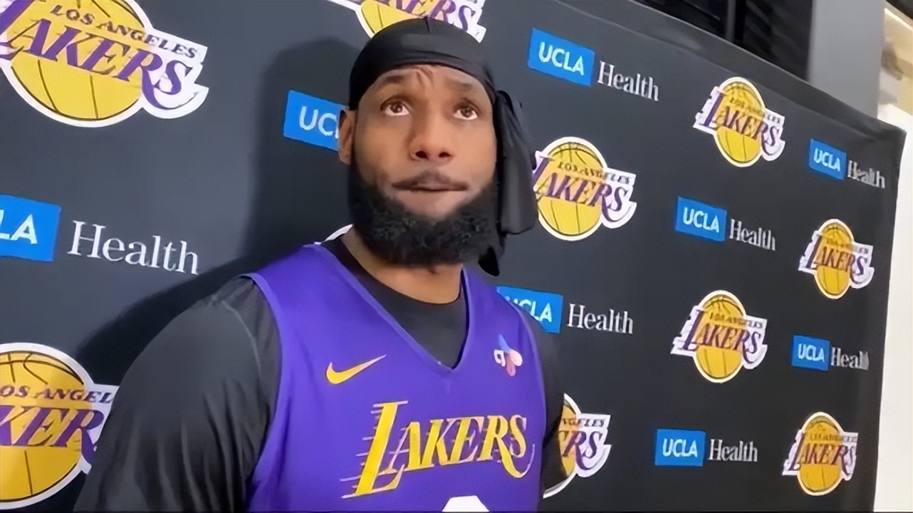 詹姆斯怒怼裁判,詹姆斯怒骂裁判视频