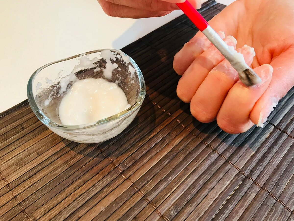 指甲渐变有条纹怎么解决,指甲薄有竖纹容易开裂不易长出来