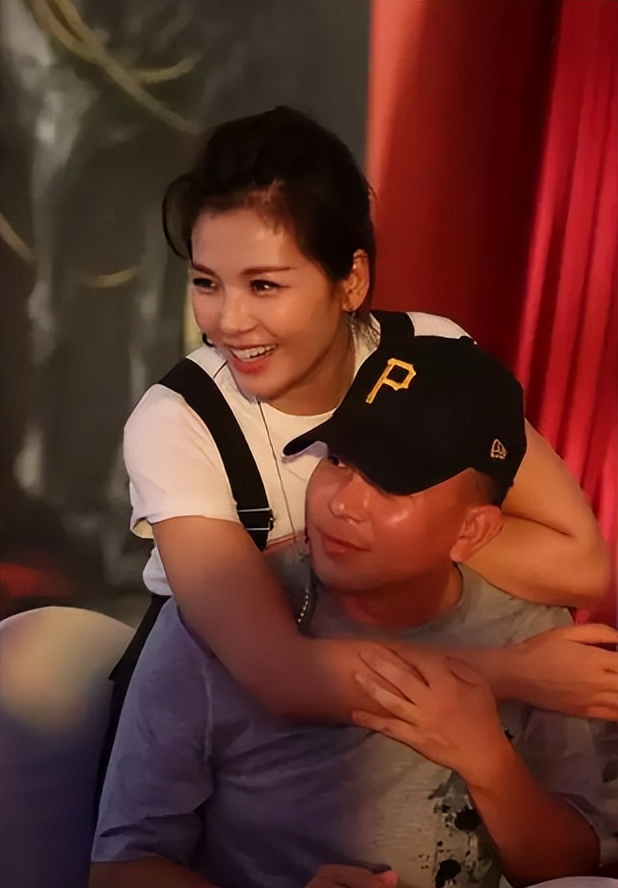 被“贤妻”*绑捆**的人生：刘涛曾经有多风光，现在就有多失意