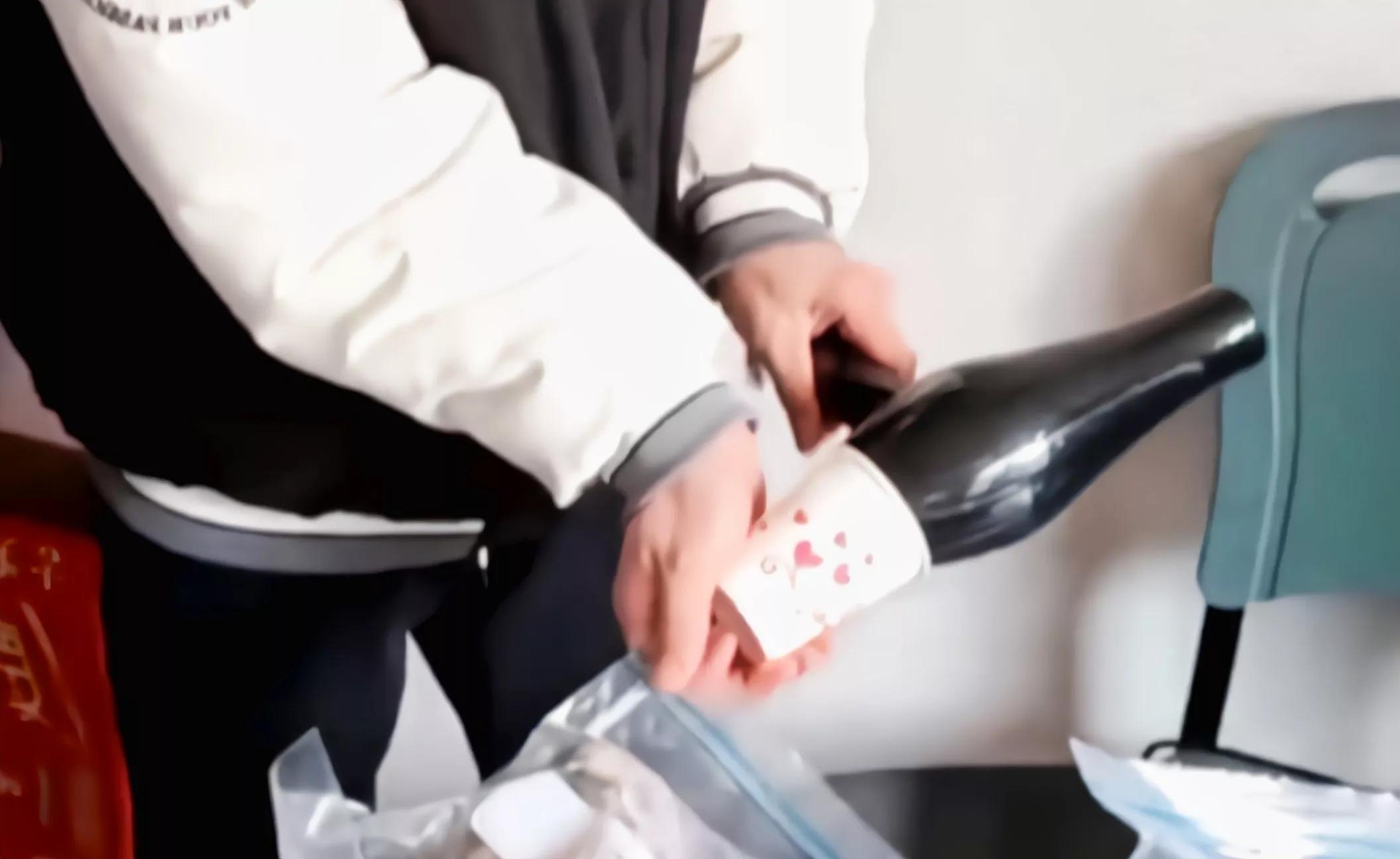 风油精真的能擦掉皮具上的胶印吗,风油精真的可以去除皮包上的污渍