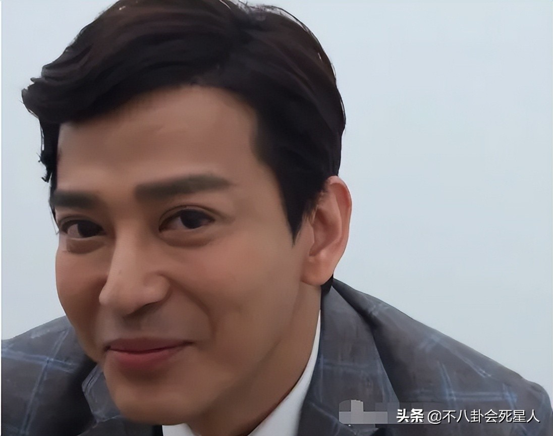 脸部垮掉的男人,脸部塌陷的男生