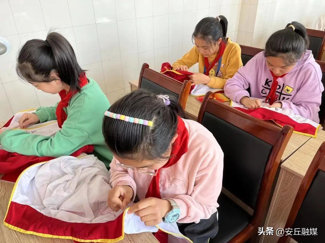 五一劳动节劳动最光荣小学一年级,小学五一劳动节社区劳动实践