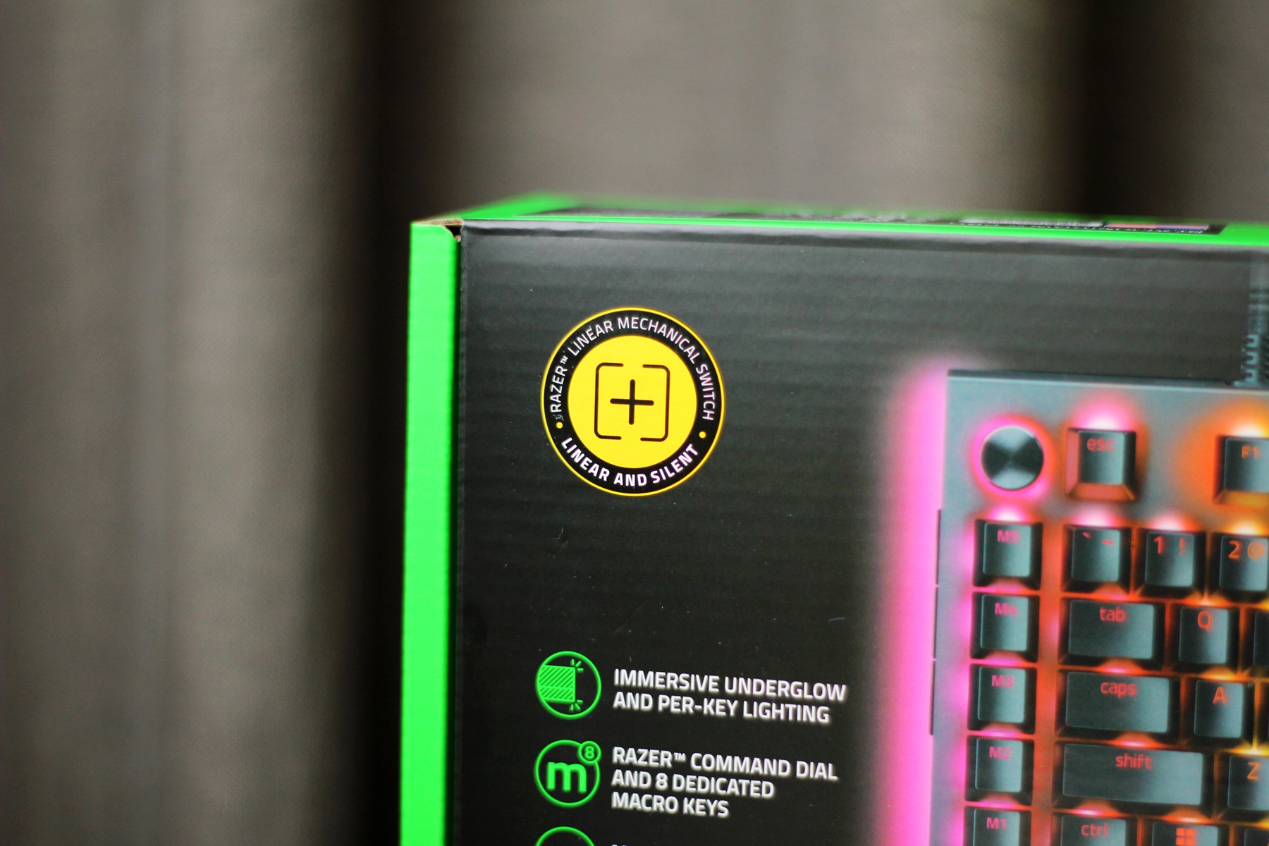 雷蛇黑寡妇蜘蛛幻彩版键盘测评,雷蛇键盘黑寡妇v4专业版测评