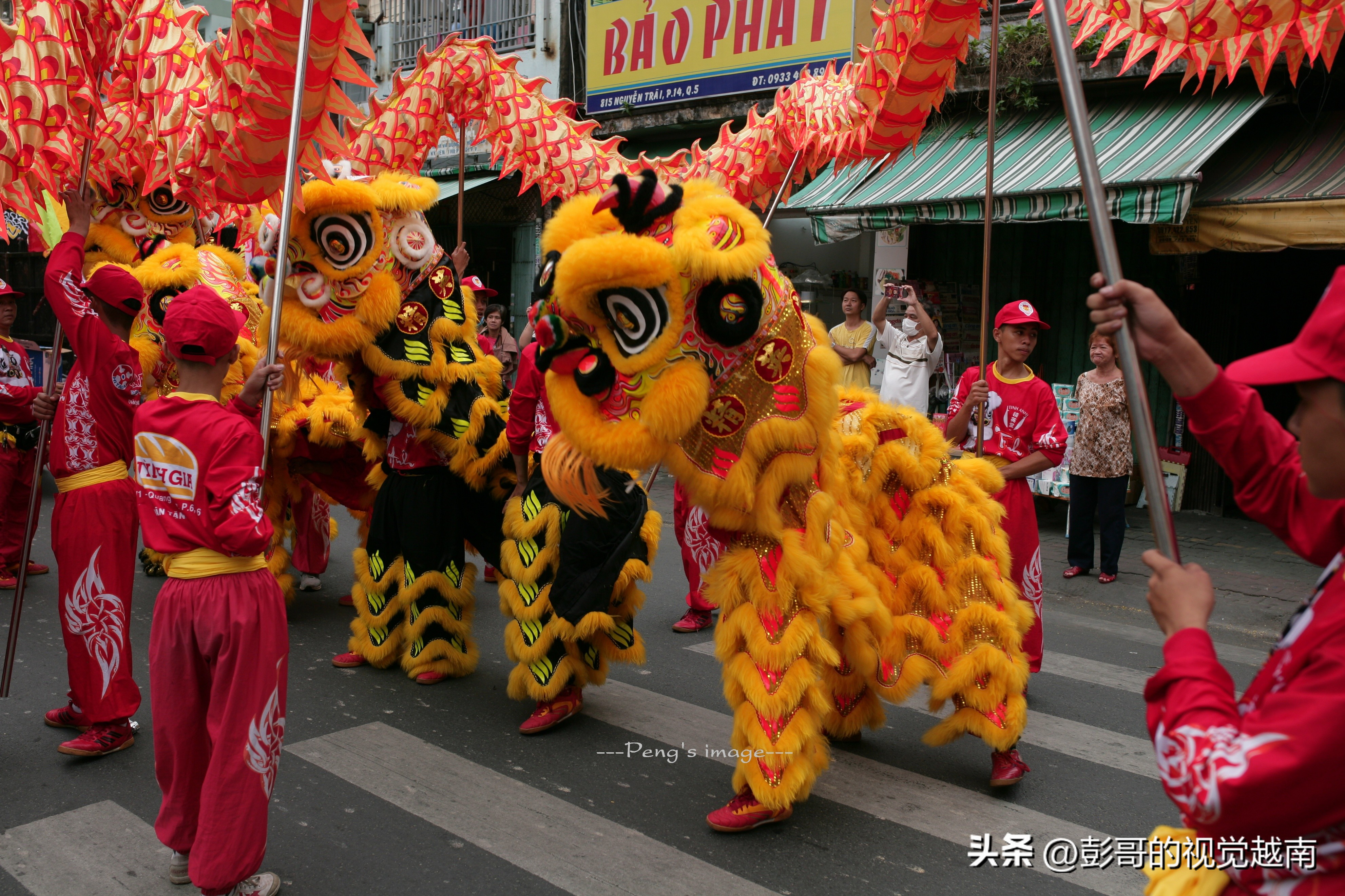 越南西貢華人的【恭請關聖帝君聖駕出遊】活動。