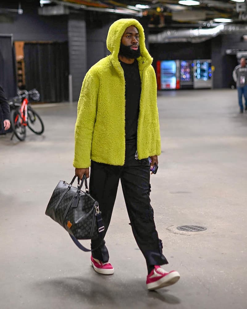 nba篮球衣杰伦布朗,最新nba球星入场穿搭