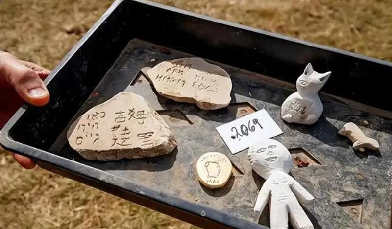 西方如何*物文**造假？本世纪揭穿的两例，曾欺骗世人百余年