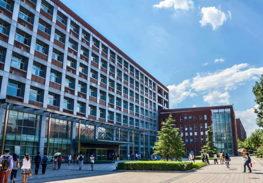 首都经济贸易大学招生“遇冷”，直降1.2万位，财经院校不香了？