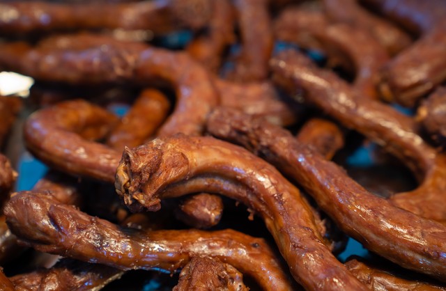 买凉菜鸭脖一年挣40万,卖绝味赚钱吗