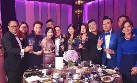 57岁富婆嫁小19岁老公生下三胞胎,57岁富婆嫁给丈夫后生三胞胎