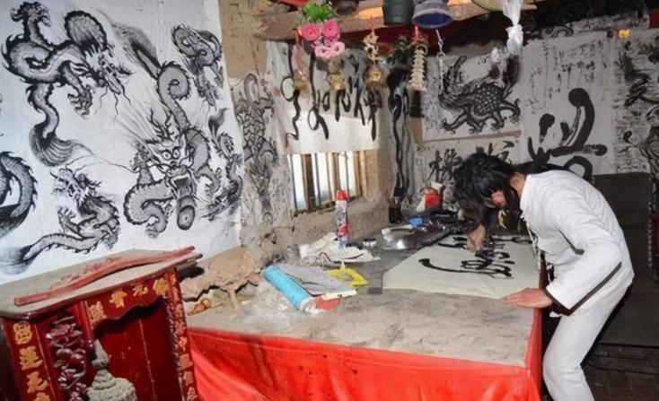 山东一位道长坚信龙真实存在，并上山寻龙16年，至今仍在山上坚持