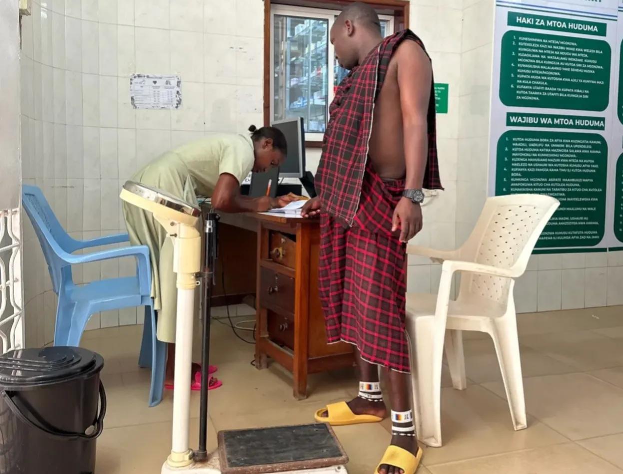 非洲小五“以诚相待”换得“忠诚回报”，马赛保镖关键时刻显身手