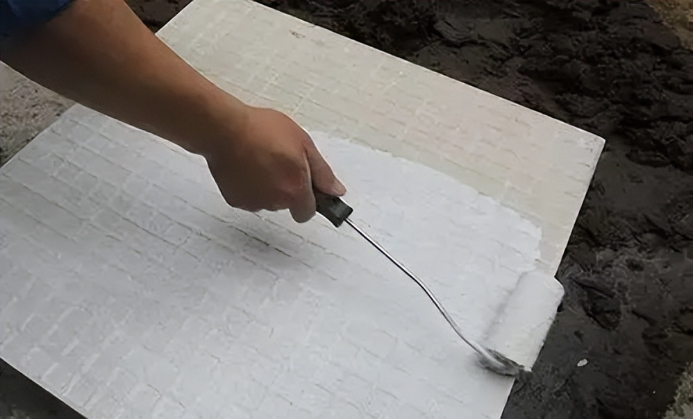 玻化砖背胶和瓷砖背胶有什么区别,锦饰瓷砖背胶跟德高背胶哪个好