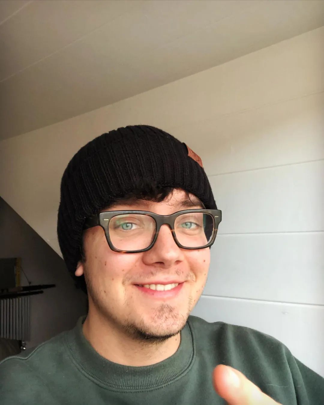 他出演《性教育》四年，颜值悄悄变残，网友叹一胖毁所有