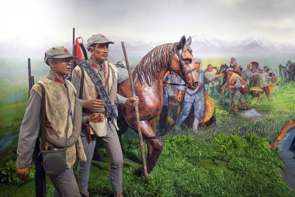 毛主席战略眼光有多远?面对30万国军,为何让部队原地睡三天?