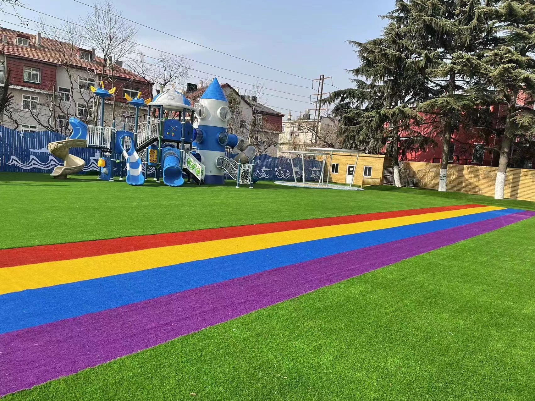 仿真草坪幼儿园铺哪种,幼儿园人工草坪平方价格