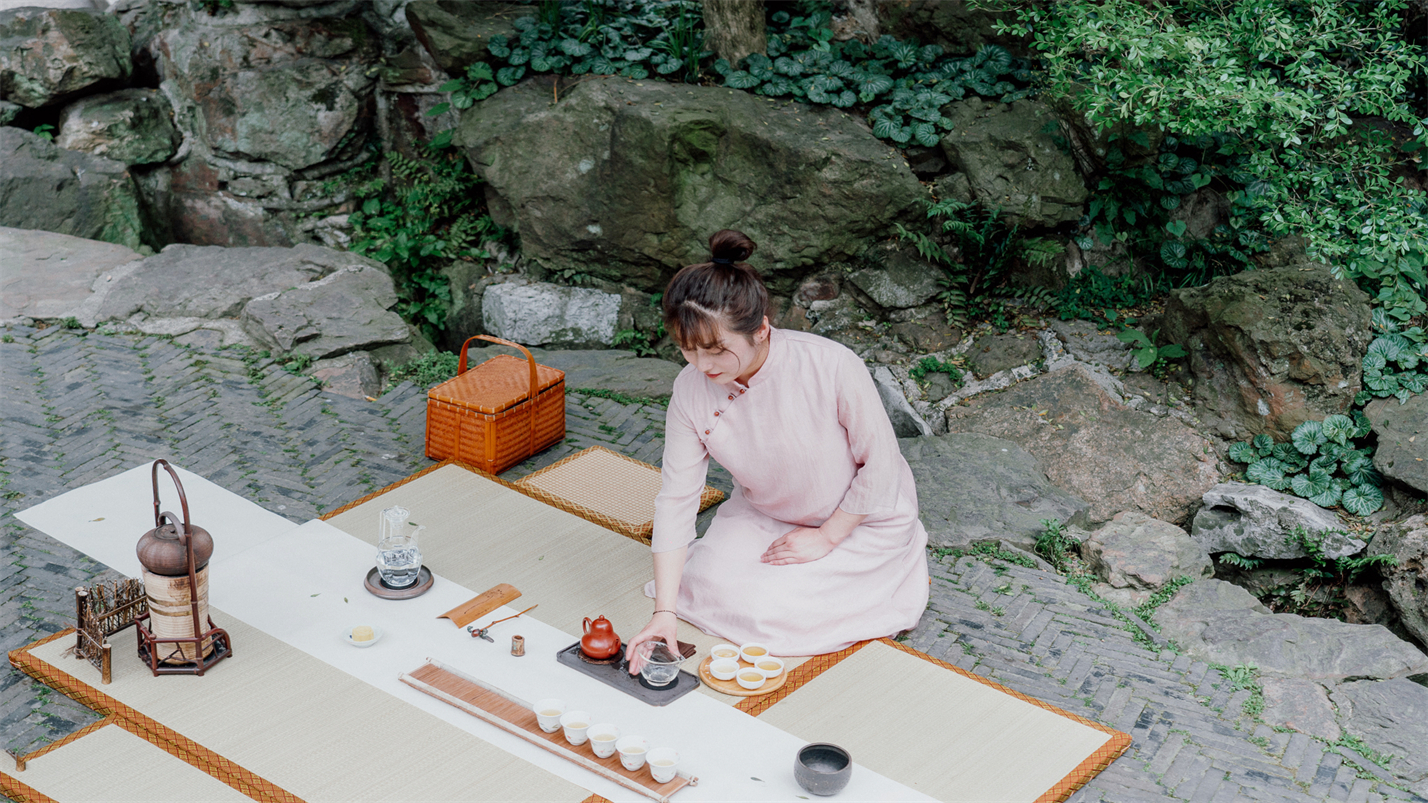 雅茶品禅味,茶烟养性灵