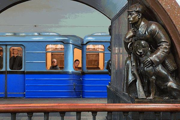 平平无奇地铁,真实的莫斯科地铁站