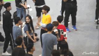 靠肩撒娇、摸脸掐腰、强吻壁咚，没分寸感的女明星算不算耍流氓？